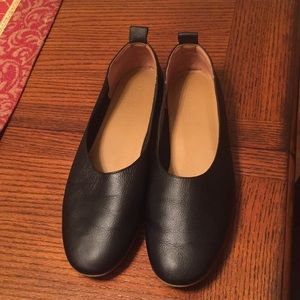 Black leather flats, Everlane, size 8